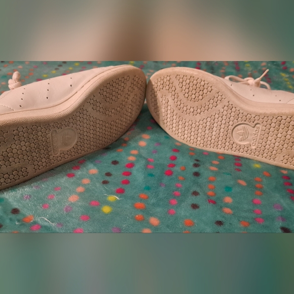Excellent condition Stan Smith Adidas size 6 sneakers. - Picture 8 of 8
